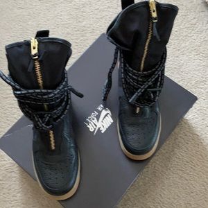 Size 8.5 Nike SF Air Force 1 high black gum